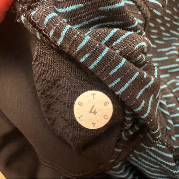 Lululemon Outrun 17" Crop
Score Jacquard Black Indian Ocean / Black - Picture 10 of 16